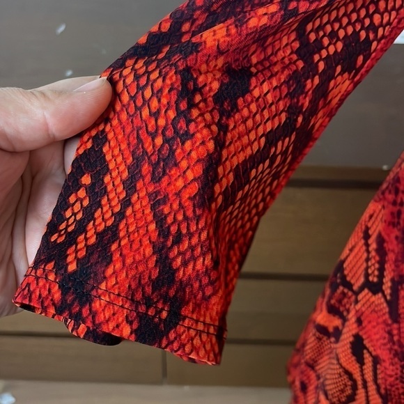 ANNE KLEIN Red snake medi long sleeve dress - Picture 2 of 7